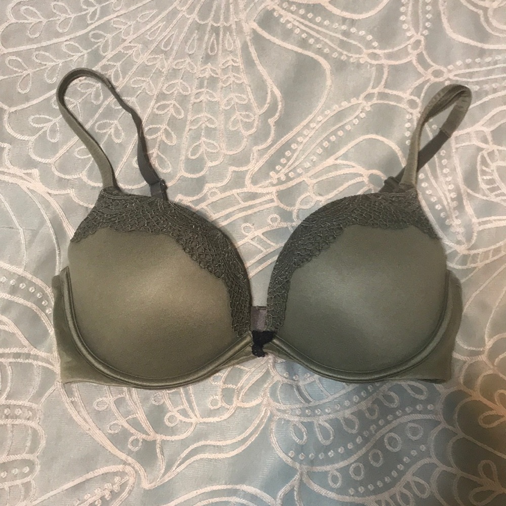 Victoria Secret body by Victoria push up bra 36D